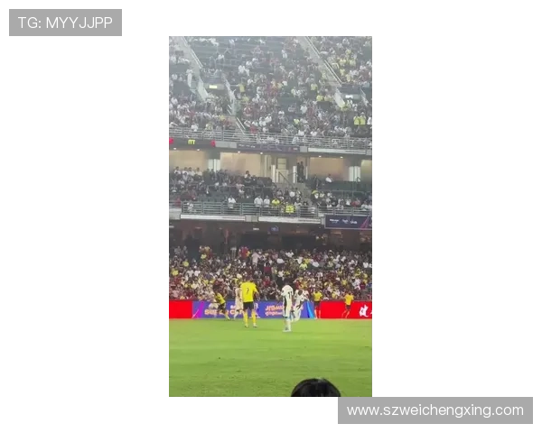 这就是C罗对球迷的深情与40岁老将依旧不屈的足球精神